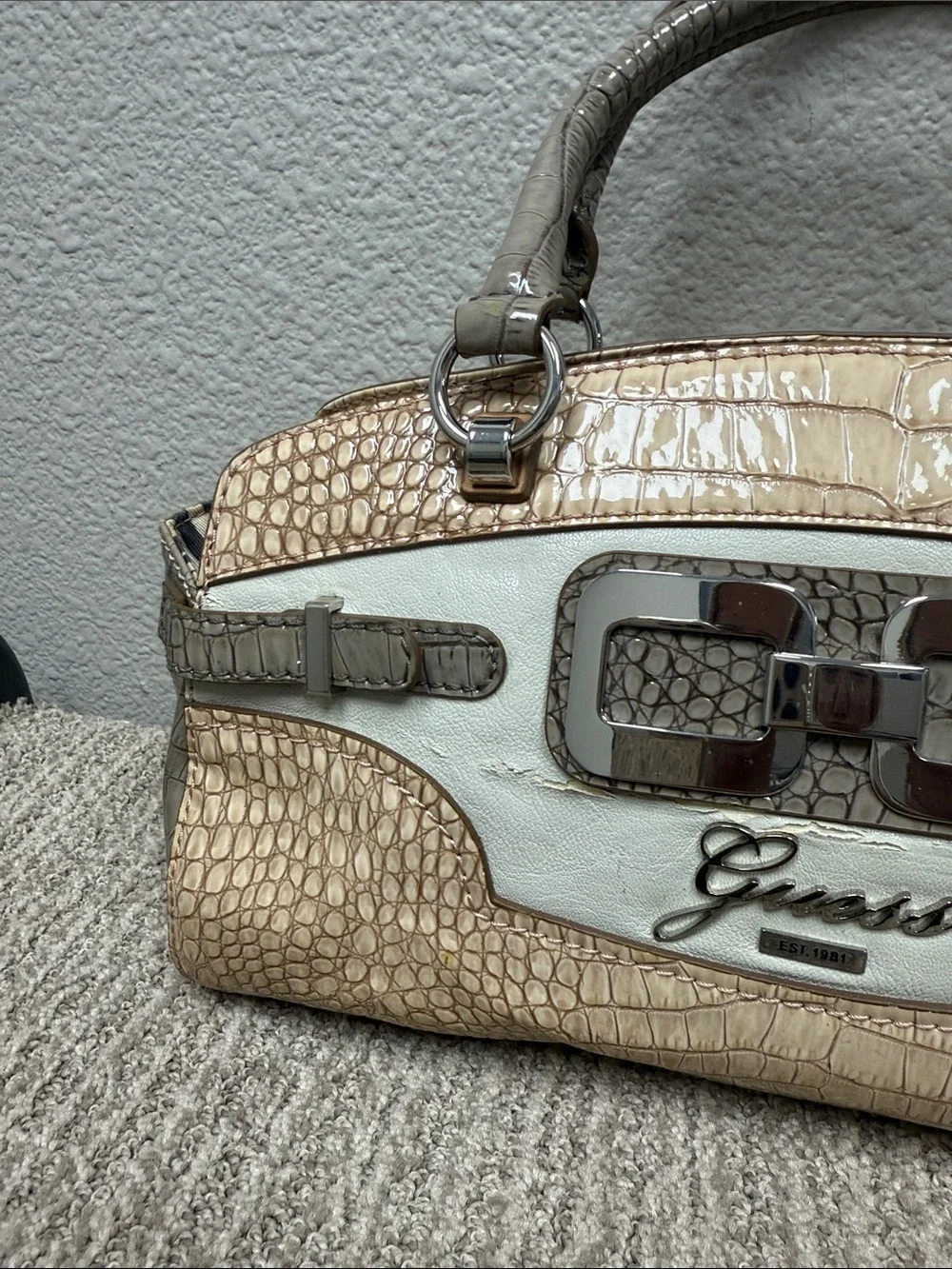 Y2K GUESS Beige and Cream Croc-Embossed Satchel with Silver Hardware